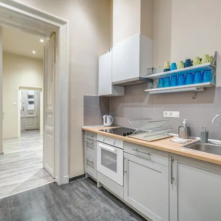 Apartment Downtown Delight - Erzsebet Blvd - 13 Ppl *