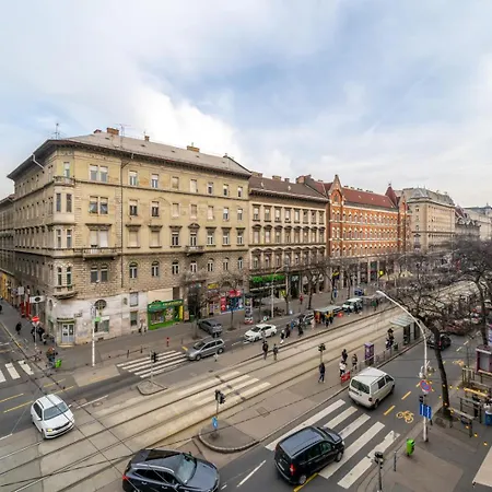 Downtown Delight - Erzsebet Blvd - 13 Ppl Apartment *