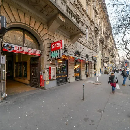 Downtown Delight - Erzsebet Blvd - 13 Ppl Apartment *