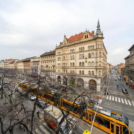 Downtown Delight - Erzsebet Blvd - 13 Ppl Apartment Budapest