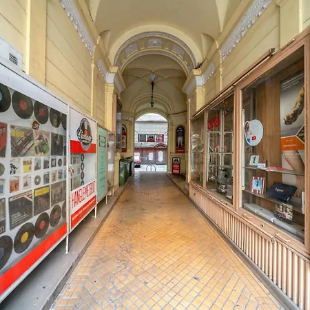 Apartment Downtown Delight - Erzsebet Blvd - 13 Ppl Budapest