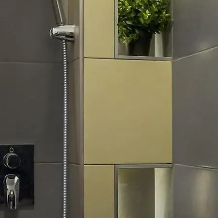 4 Seasons Of Love - Luxury 3-bedroom City Apartment