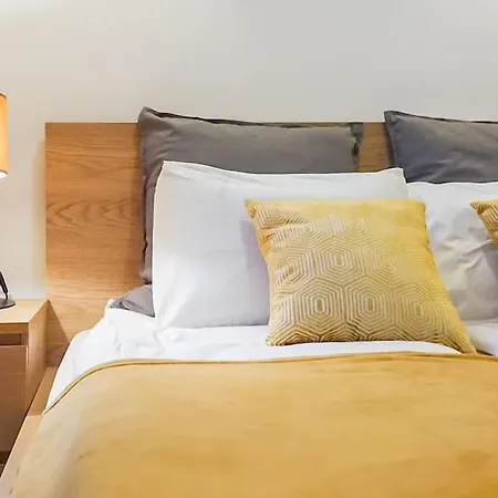 4 Seasons Of Love - Luxury 3-bedroom City Apartment *