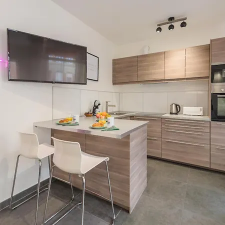 Miami Vice With Balcony Apartment Budapest