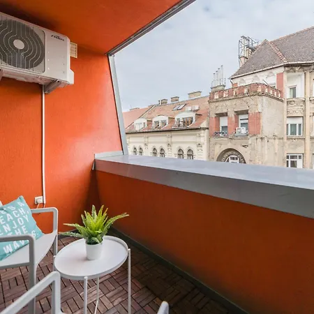 Apartment Miami Vice With Balcony Budapest