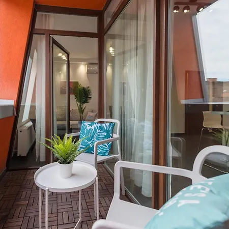 Miami Vice With Balcony Apartment *