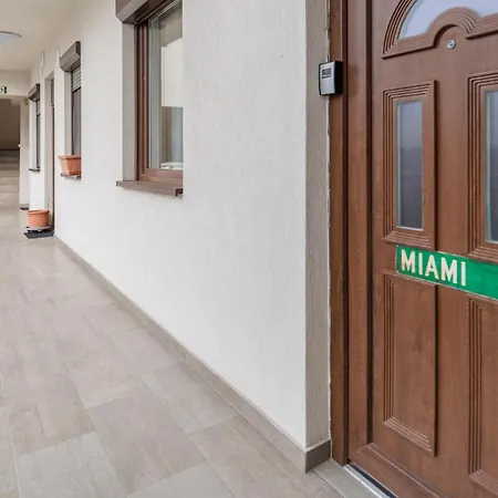 Miami Vice With Balcony Apartment Budapest
