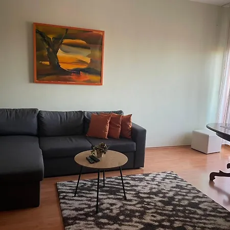Kis-celli Apartment