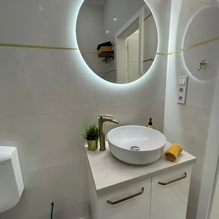 Gold Apartment *