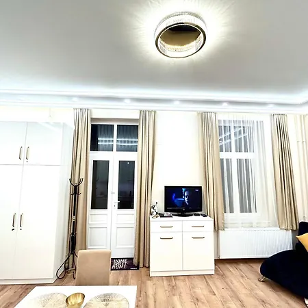 Apartment Gold