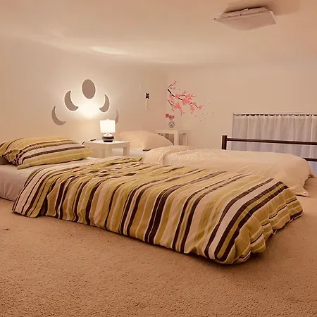 Chloe Apartment *