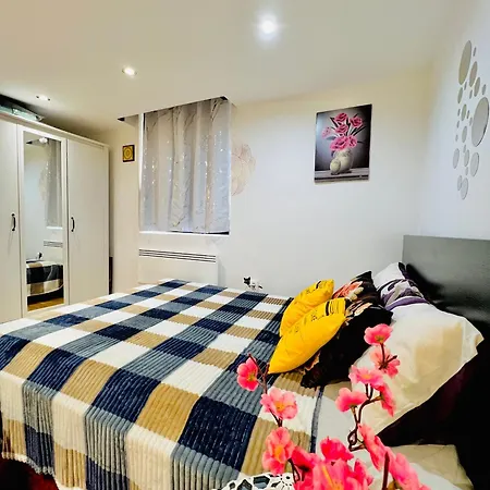 Chloe Apartment *
