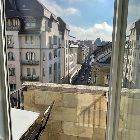 Boutique R52-5 #2bedroom #view #freeparking Apartmán