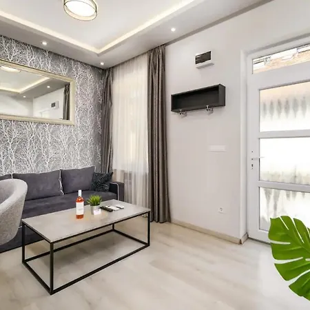 Apartment Cosy In Heart Of The -prime Location *