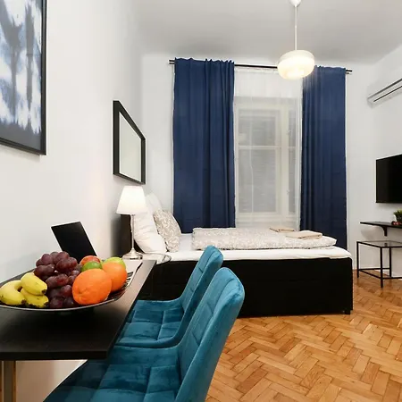 Boutique R611 Budapesta