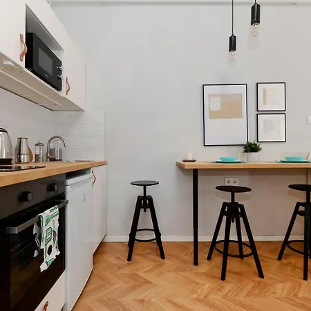 Apartmán Monochrome Chic R613 *