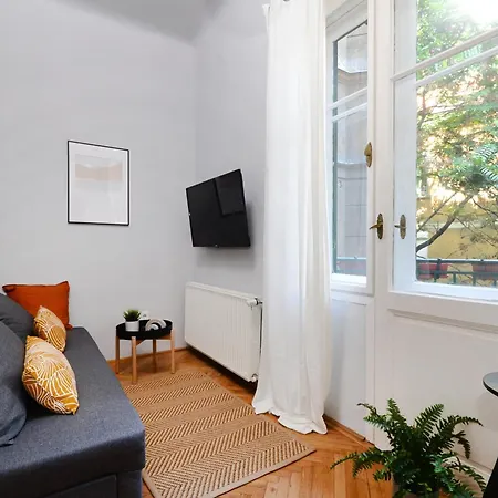 Monochrome Chic R613 Apartmán