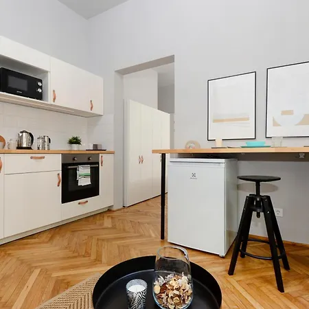 Apartmán Monochrome Chic R613 Budapešť