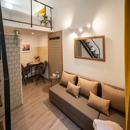 Free Parking -corvin Palace Residence-3bdrm,6ppl,wifi,ac *