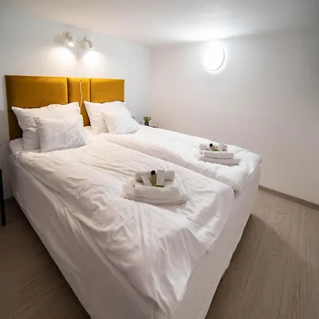 Free Parking -corvin Palace Residence-3bdrm,6ppl,wifi,ac *