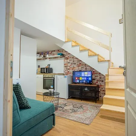 Appartement Cosy Gallery Flat In Akacfa St. *