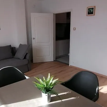 R Lägenhet *