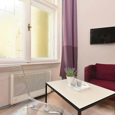 Purple Acacia A4 Apartment Budapest