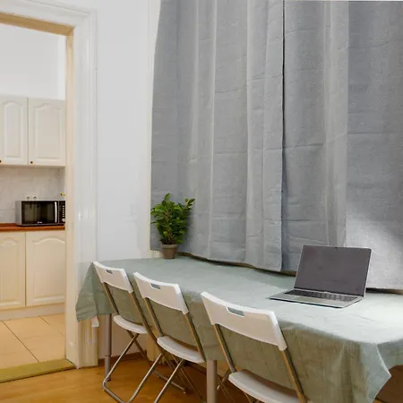 Beautiful Large F27 Apartment