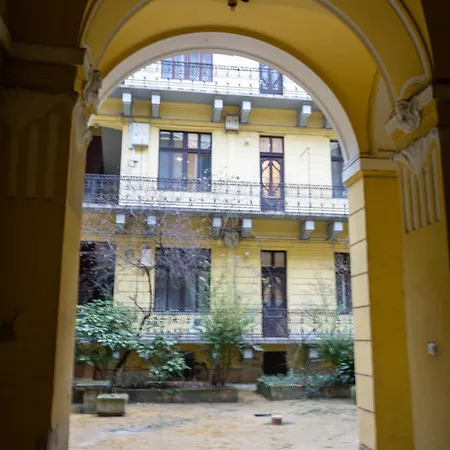 Beautiful Large F27 Apartment *