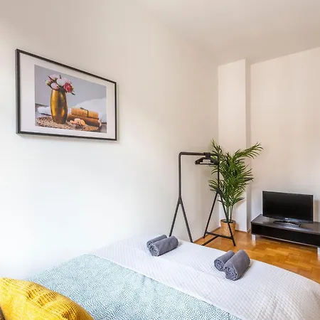 Apartment Global Living - Downtown Cozy In The Gozsdu Garden Budapest