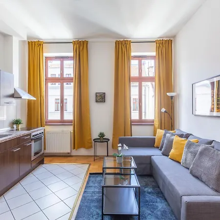 Apartment Global Living - Downtown Cozy In The Gozsdu Garden Budapest