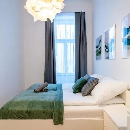 Wave - 3 Bedroom In Center Apartment *