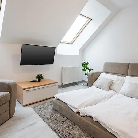 D16 - Gozsdu Garden - Location By Bqa Apartment Budapest