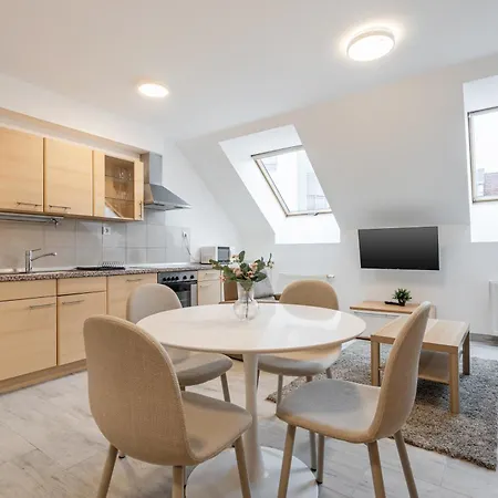 D16 - Gozsdu Garden - Location By Bqa Apartment *