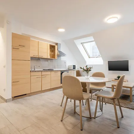 D16 - Gozsdu Garden - Location By Bqa Apartment Budapest