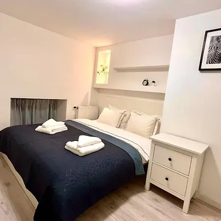Cozy 2 Bedrooms At Center Apartment