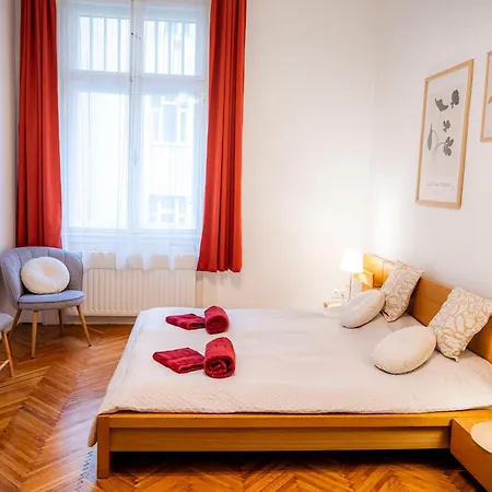 Charles Apartment *