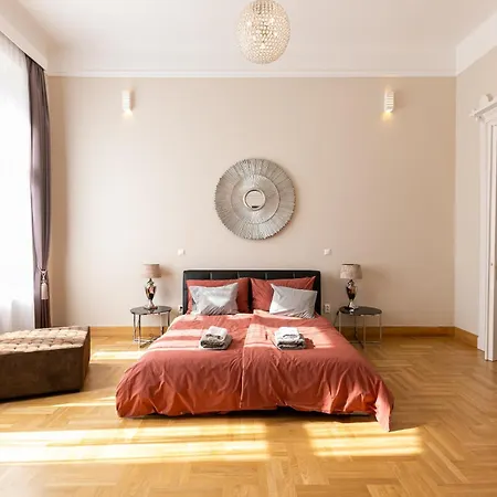 Bakats Ter With Balcony Overlooking Church Square Appartamento *