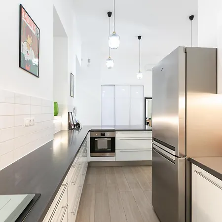 Appartamento Bakats Ter With Balcony Overlooking Church Square Budapest