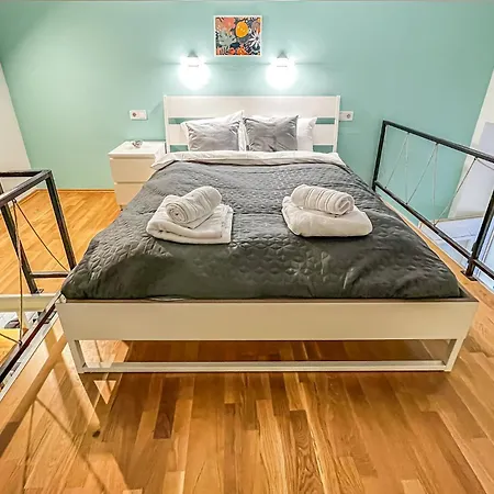 Global Living - Dazzling Dob Dwelling Apartment *