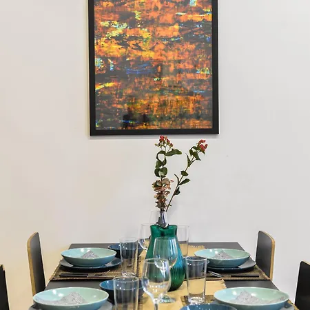 Apartment Global Living - Dazzling Dob Dwelling