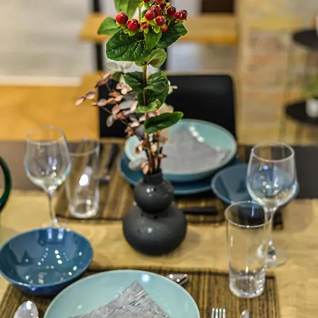 Global Living - Dazzling Dob Dwelling Apartment *