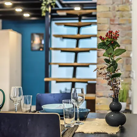 Global Living - Dazzling Dob Dwelling Apartment