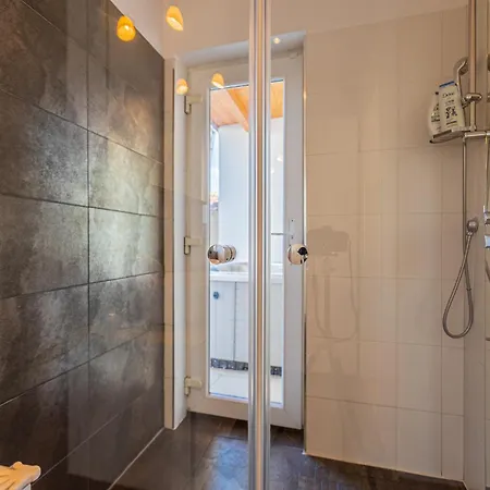 Modern Penthouse Private Terrace Jacuzzi Budapest