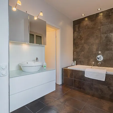 Modern Penthouse Private Terrace Jacuzzi