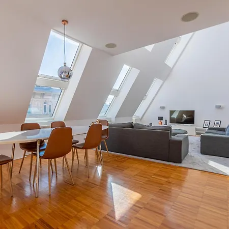 Modern Penthouse Private Terrace Jacuzzi Apartment *
