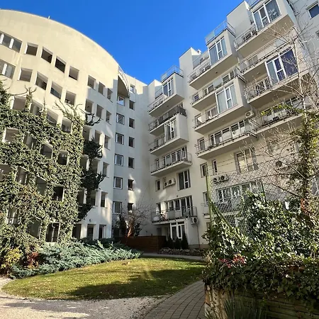 Apartment Acacia Aparhotel-near New York Cafe Budapest