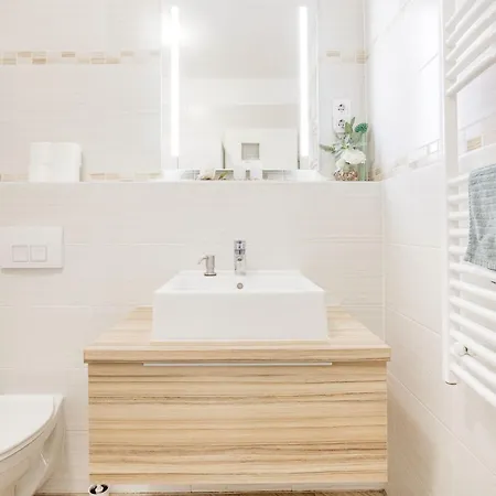 The Chic Crib With Balcony Apartamento *