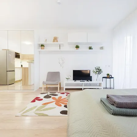 The Chic Crib With Balcony Apartamento *