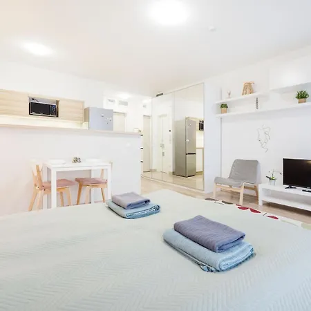The Chic Crib With Balcony Budapest